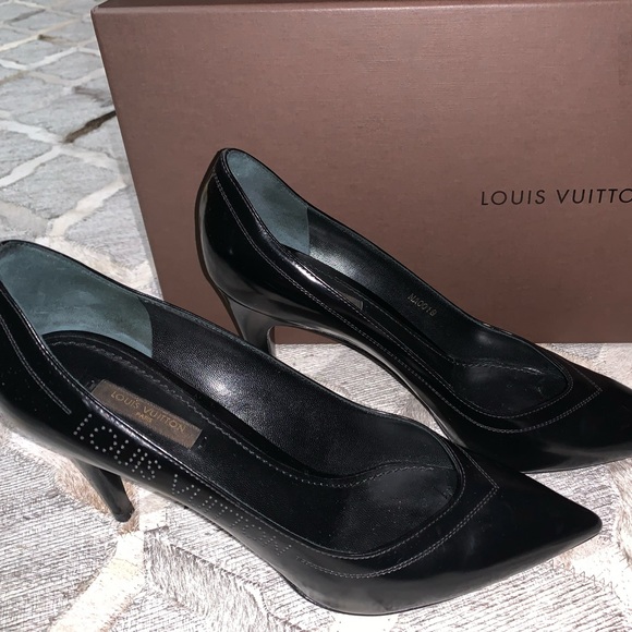 Louis Vuitton Black Pointed Toe Perforated Pumps - Picture 2 of 10
